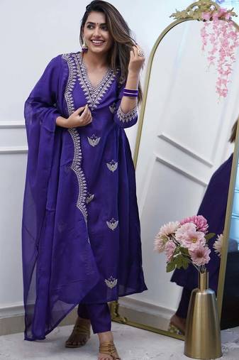 Women’s chanderi silk embroidered royal blue kurta pant set with chanderi dupatta