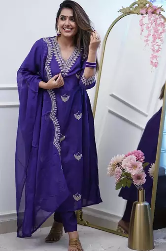 Women’s chanderi silk embroidered royal blue kurta pant set with chanderi dupatta