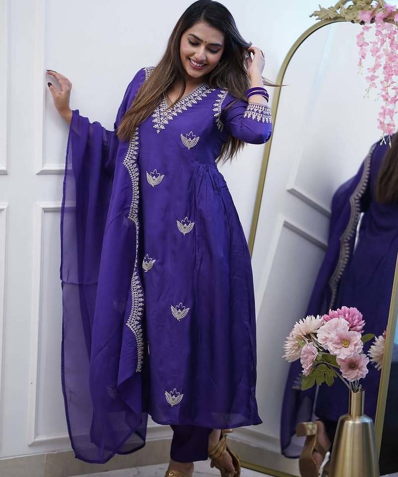 Women’s chanderi silk embroidered royal blue kurta pant set with chanderi dupatta