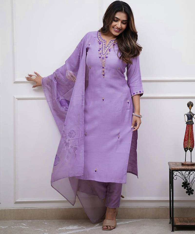 Women’s rayon silk embroidered lavender kurta pant set with chanderi dupatta