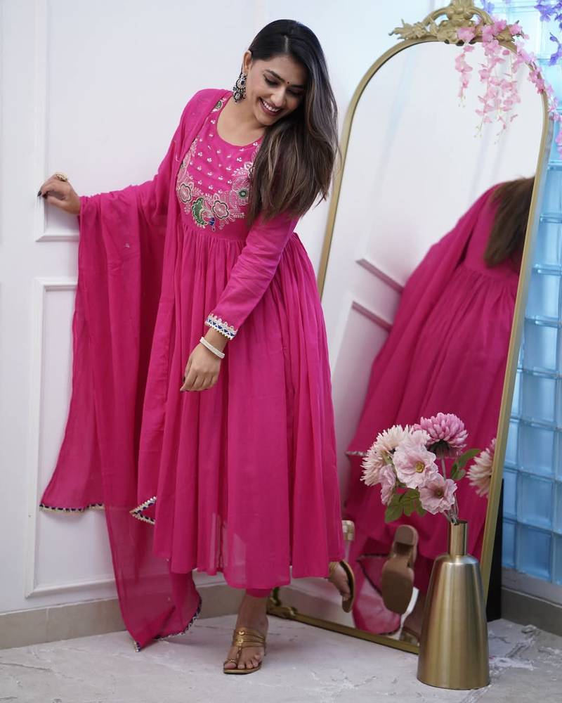 Women’s chinon silk floral embroidered pink kurta pant set with chanderi dupatta