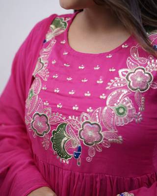 chinon silk floral embroidered pink kurta pant set with chanderi dupatta 5