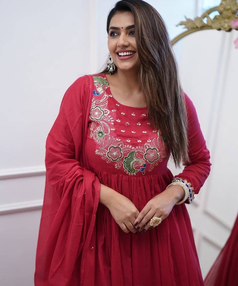 Women’s chinon silk floral embroidered maroon kurta pant set with chanderi dupatta