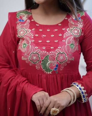  chinon silk floral embroidered maroon kurta pant set with chanderi dupatta 5