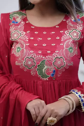  chinon silk floral embroidered maroon kurta pant set with chanderi dupatta