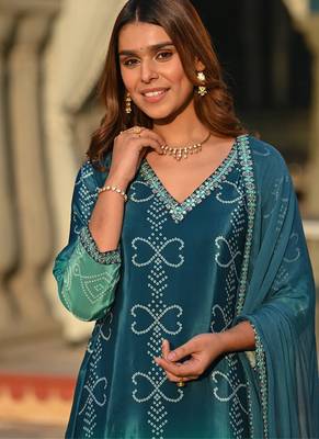  chinon silk floral embroidered rama kurta pant set with nazneen dupatta 5