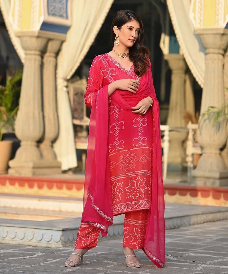 Women’s chinon silk floral embroidered peach kurta pant set with nazneen dupatta