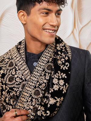 black kalka jacquard sherwani set with viscose pyjama & embroidered velvet dupatta | wedding party wear 3