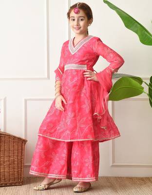 Girls pink bandhani printed layered sharara set with dupatta ilksd27 3
