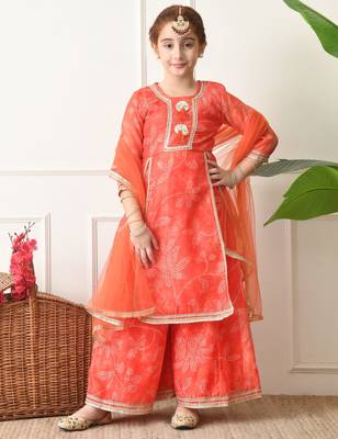 Girls peach floral bandhej printed panelled kurta sharara set with dupatta ilksd28 4