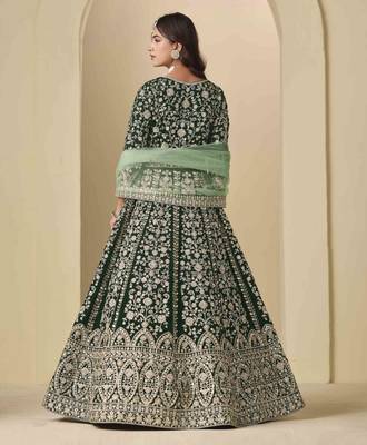 Bottle green velvet heavy thread embroidery with sequins work salwar kameez 3