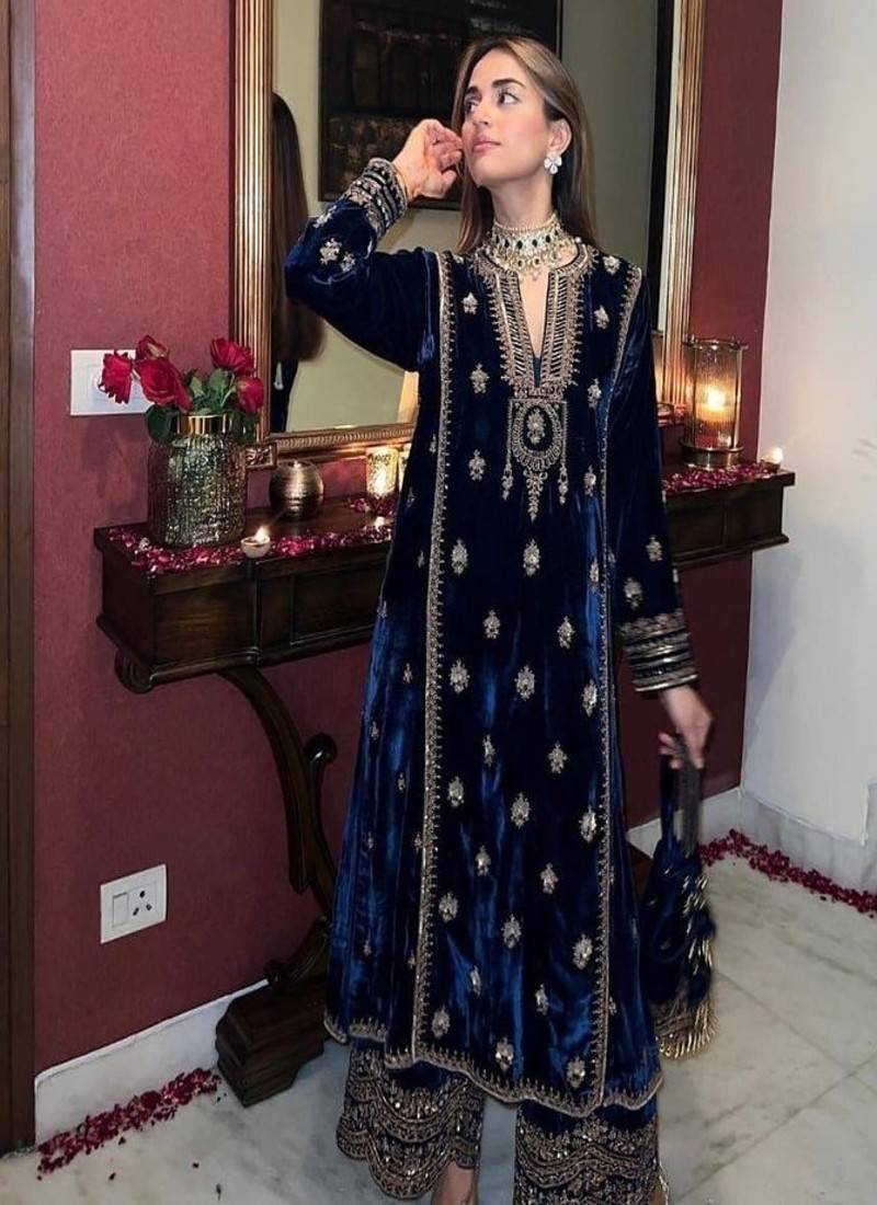 Heavy velvet with zari embroidery kurti  set