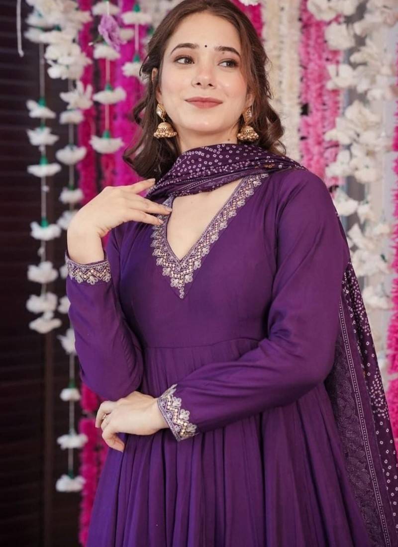Women embroidered anarkali wholesale kurti set