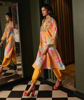 Yellow embroidered crepe kurta set 4