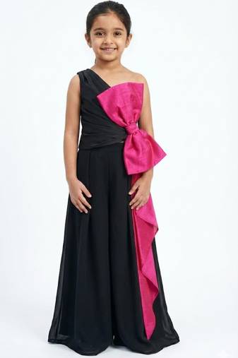 Black and pink one-shoulder party outfit