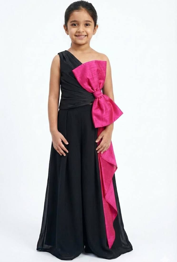 Black and pink one-shoulder party outfit