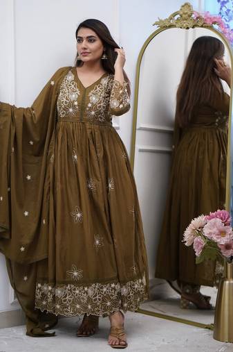 Women Floral Embroidered Anarkali Kurta with Trousers & Dupatta