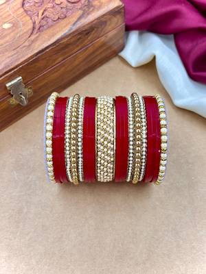 Elegant pearl punjabi wedding chuda 4