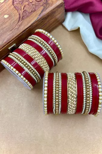 Elegant pearl punjabi wedding chuda
