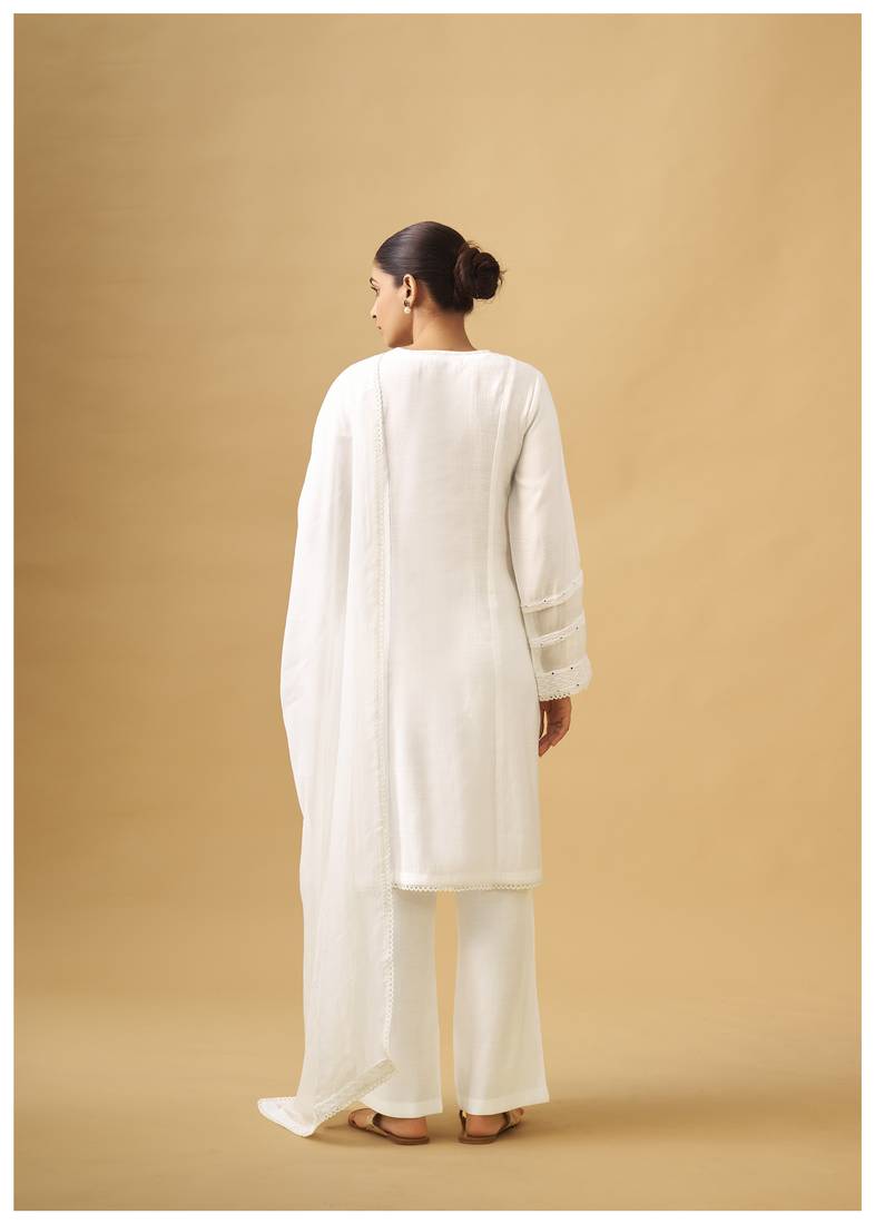 Classic white viscose rayon kurta set with organza dupatta