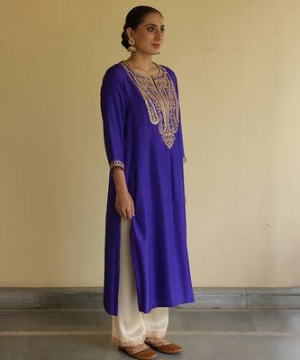 Blue embroidered silk kurta set 2