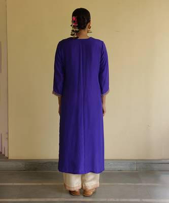 Blue embroidered silk kurta set 3