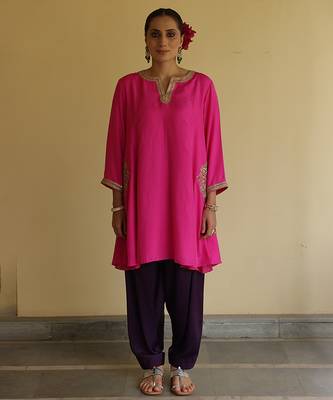 Pink embroidered silk kurta set 1