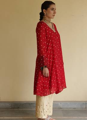 Red embroidered silk kurta set 2