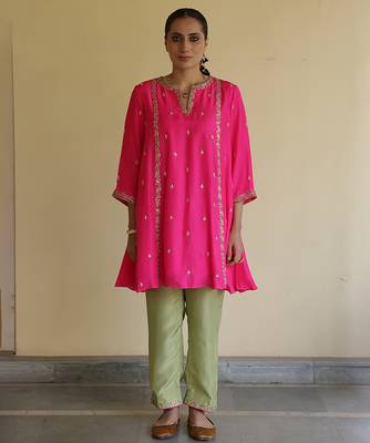 Pink embroidered silk kurta set 1