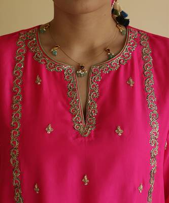 Pink embroidered silk kurta set 4