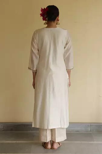 Ivory embroidered chanderi kurta set