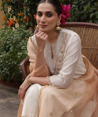 Ivory embroidered chanderi kurta set 4