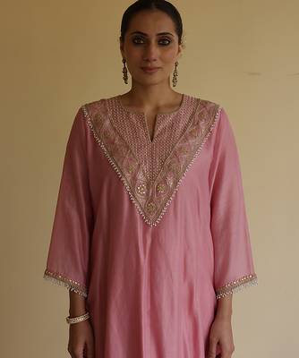 Pink embroidered chanderi kurta set 1
