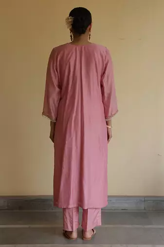 Pink embroidered chanderi kurta set