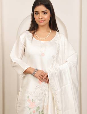 White embroidery work cotton blend kurta trousers with dupatta. 3