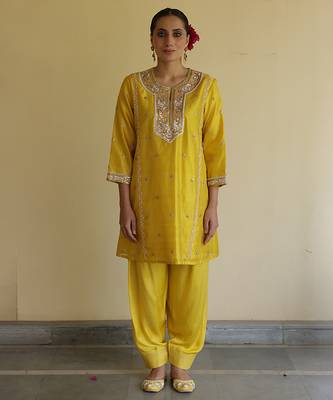 Yellow embroidered silk kurta set 1