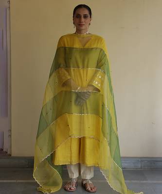 Yellow embroidered tissue kurta set 3