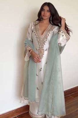 Pearl white v-neck silk blend set 3