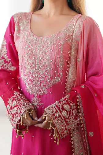 Blush pink embellished kurta setfuchsia pink hand-embroidered ethnic set