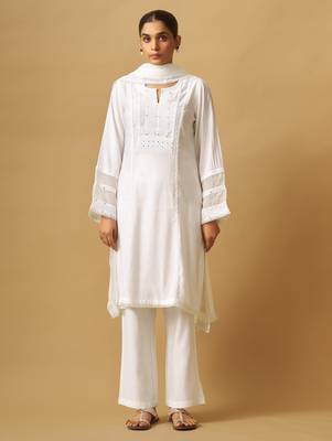 Classic white viscose rayon kurta set with organza dupatta 1