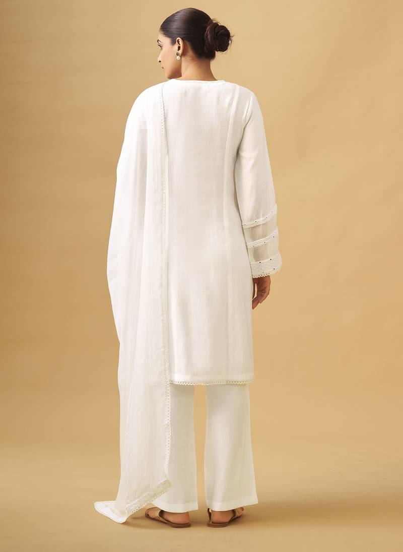 Classic white viscose rayon kurta set with organza dupatta