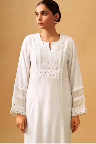 Classic white viscose rayon kurta set with organza dupatta