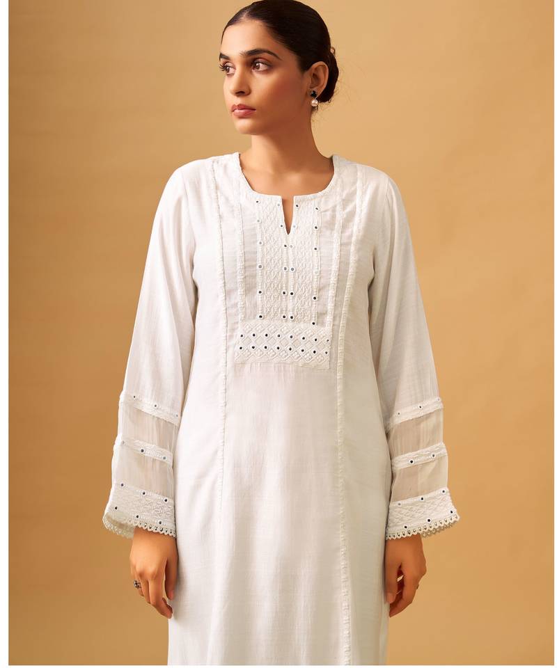 Classic white viscose rayon kurta set with organza dupatta