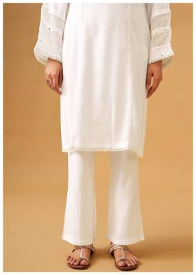 Classic white viscose rayon kurta set with organza dupatta 5
