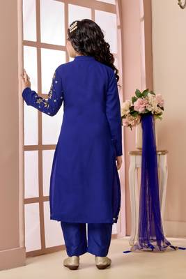 Blue hand embroidery fauxgeorgette straight cut kids salwar suits 4