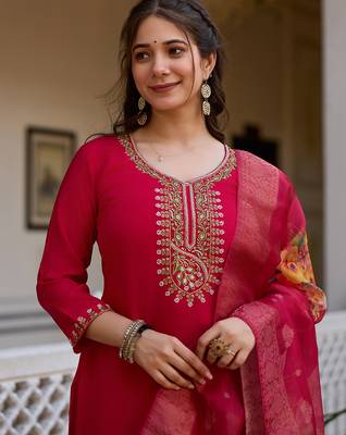 Women's red viscose chanderi silk sequin embroidered kurta pant set with organza dupatta 4