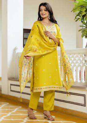 Women's yellow viscose shimar silk kurta pant set with organza dupatt 2
