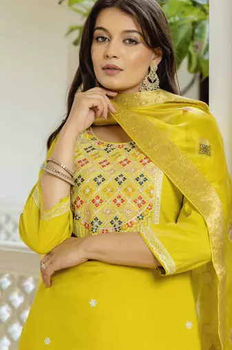 Women's yellow viscose shimar silk kurta pant set with organza dupatt