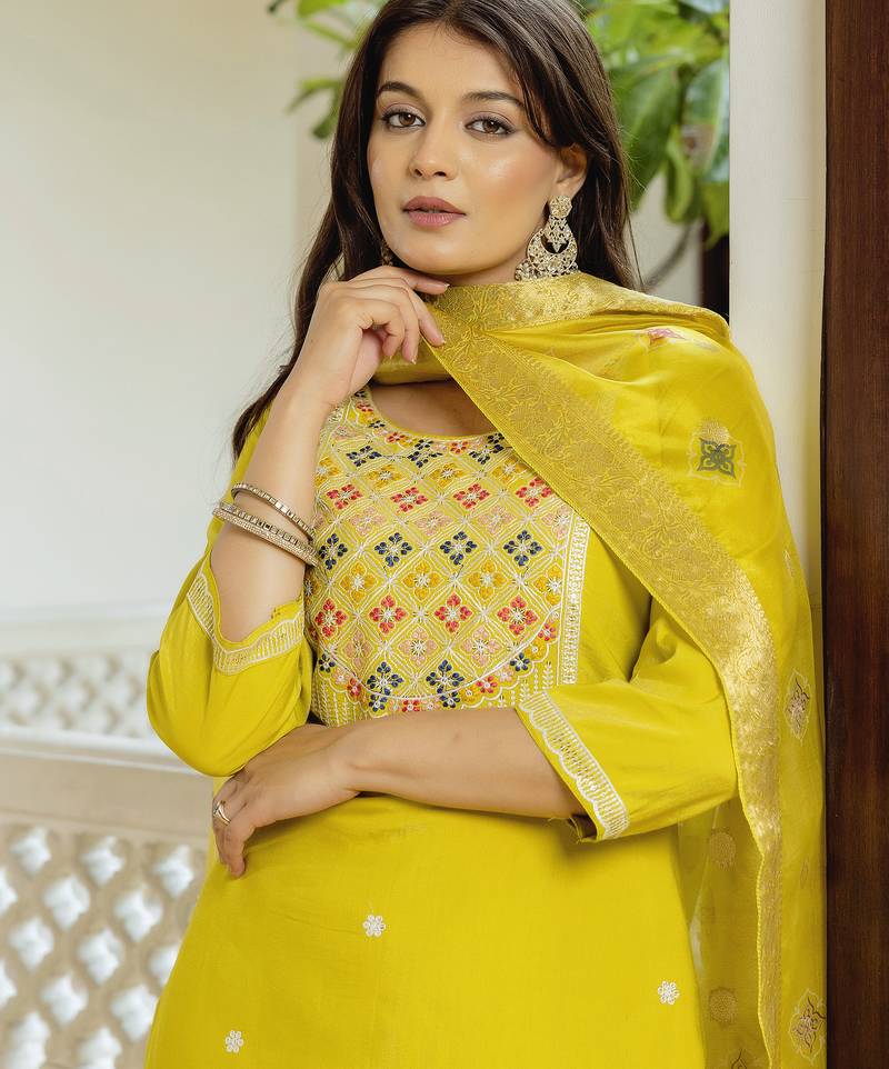 Women's yellow viscose shimar silk kurta pant set with organza dupatt
