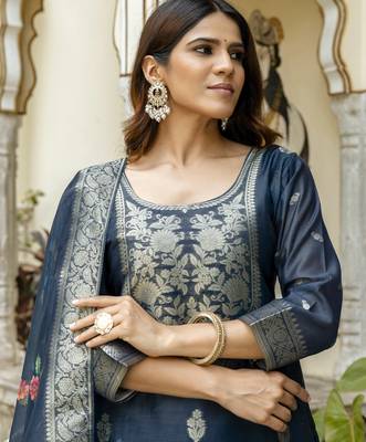 Women's navy blue chanderi cotton silk embroidered kurta pant set with jacquard dupatta 4